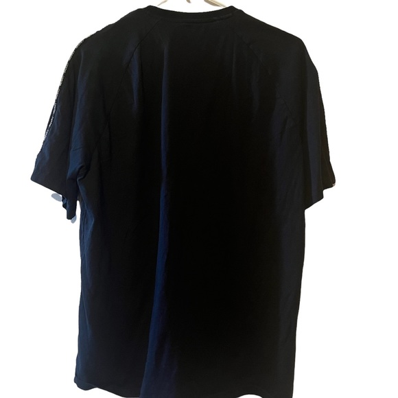 Large Calvin Klein Tee - Picture 2 of 3